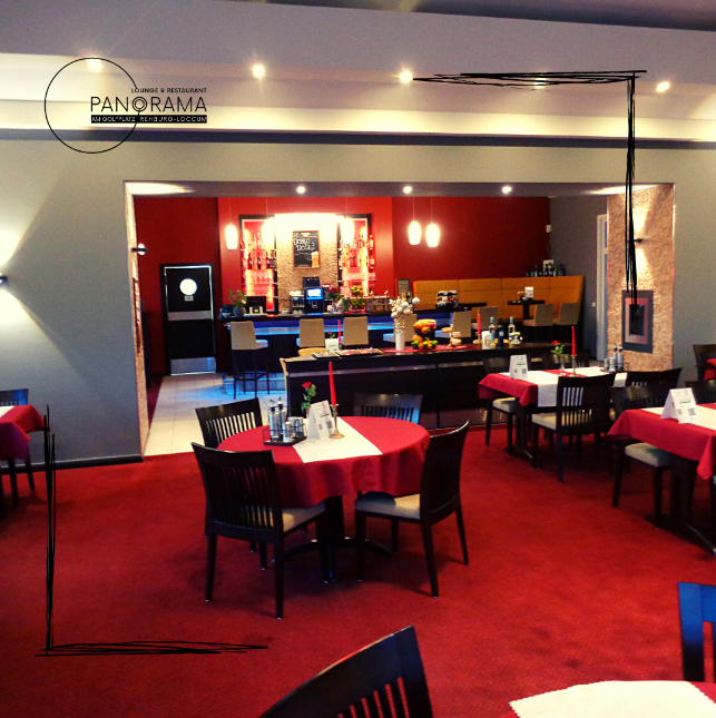 Restaurantsaal mit roten Tischen und Bar im PANORAMA