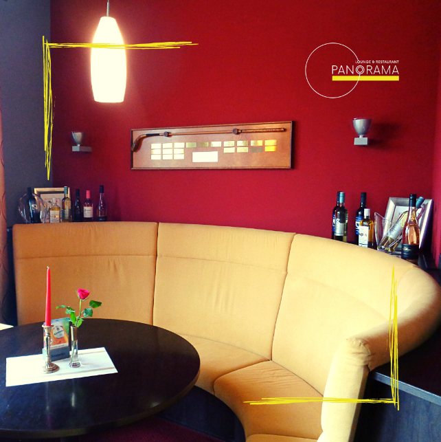 Gemütliche Lounge-Ecke mit Ledersofa